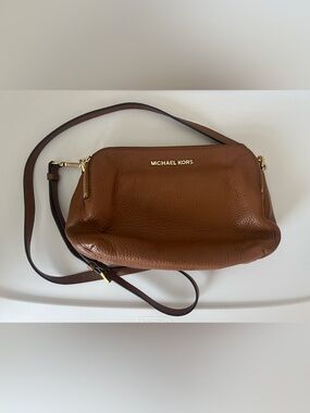 Cognac/brown Michael Kors crossbody bag